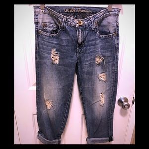 3/4 distressed Premium Guess jeans